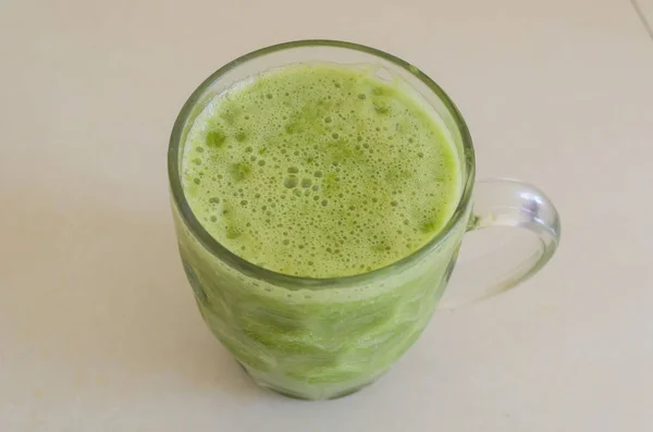 Vue Dessus Cruche Transparente Avec Poignée Remplie Jus Fruits Légumes — Photo