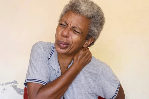 Woman Knitted Brow Twisted Face Grabs Muscles Her Neck She — Stock Photo, Image