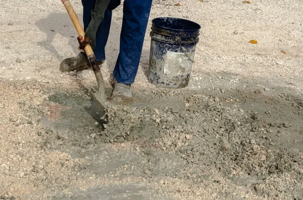 Construction Work Site Man Blue Coverall Uses Shovel Mix Mortar — Stock Photo, Image