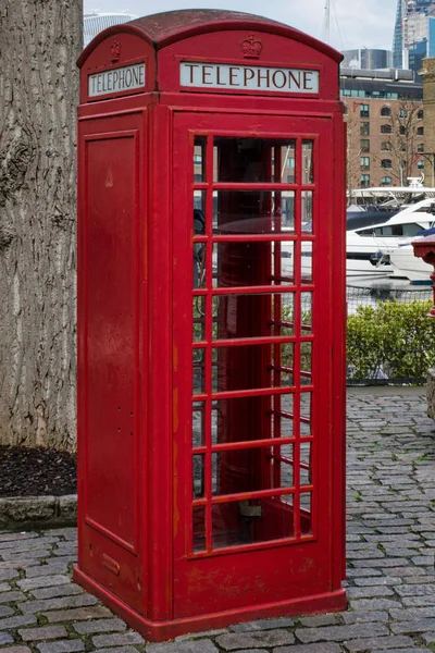 Helderrood Iconische Britse Telefooncel — Stockfoto