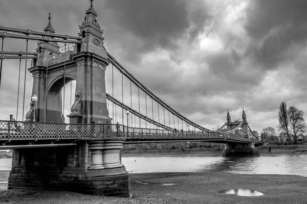 Black White Picture Hammersmith Bridge London Low Tide — Stock Photo, Image