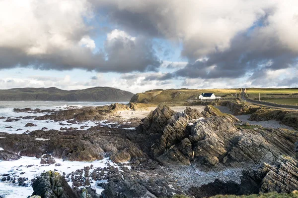 Obrázek Malý Domek Skalnaté Pobřeží Donegal Irsko — Stock fotografie