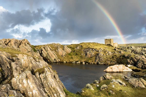 这是多内加尔爱尔兰海岸的彩虹图片 — 图库照片