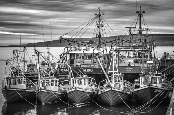 Groupe Bateaux Pêche Montent Dans Port — Photo