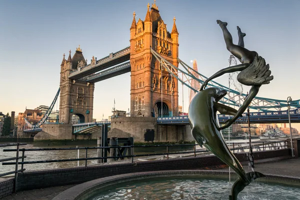 First Morning Rays Sunlight Catching Top Tower Bidge London — Stock Photo, Image