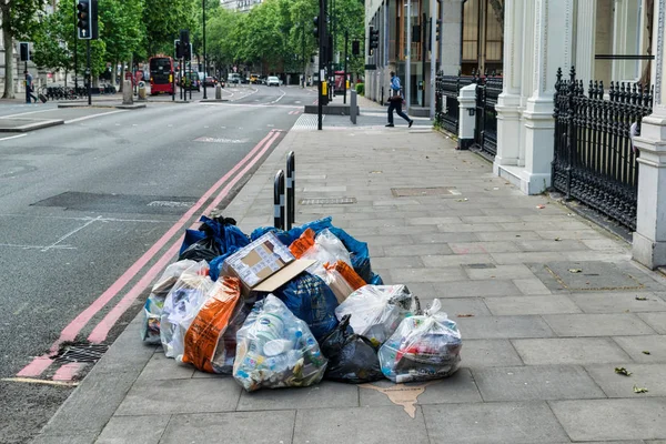 Rubbish on a London street — Stock Photo, Image