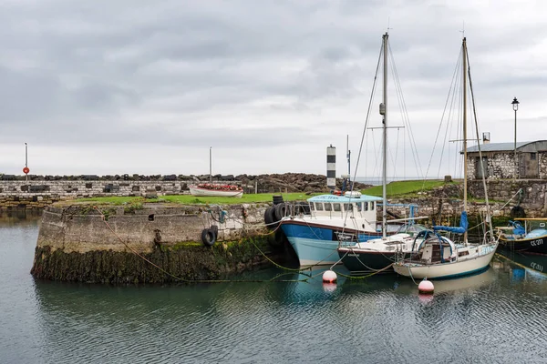 Carnlough Northern Ireland Липня 2020 Риболовецькі Човни Порту Карнлоу Узбережжі — стокове фото