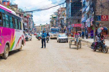 Katmandu, Nepal - 15 Temmuz 2018: Katmandu, Nepal'ın tarihi, sanat, kültür ve ekonomi, merkezi olarak kabul Street view Himalaya hill bölgesinde en büyük metropol olduğunu