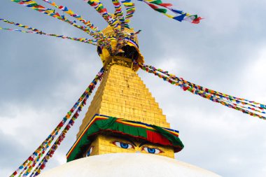 Katmandu, Nepal - 15 Temmuz 2018: Dünyanın her yerinden Budistler görünümü Boudhanath (Boudha) Stupa, UNESCO miras ve Hac ve ibadet önemli bir yer.