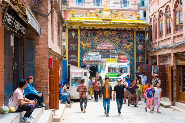 尼泊尔加德满都 2018年7月15日 Boudhanath 博达哈 佛塔入口的看法 教科文组织的遗产遗址和全世界佛教徒朝圣和崇拜的重要场所 — 图库照片