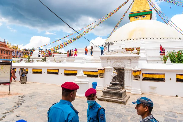 尼泊尔加德满都 2018年7月15日 Boudhanath 博达哈 教科文组织遗产遗址和全世界佛教徒朝圣和崇拜的重要场所 — 图库照片