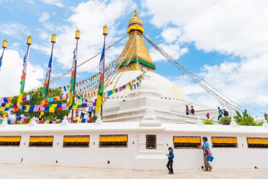 Katmandu, Nepal - 15 Temmuz 2018: Dünyanın her yerinden Budistler görünümü Boudhanath (Boudha) Stupa, UNESCO miras ve Hac ve ibadet önemli bir yer.