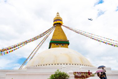 Katmandu, Nepal - 15 Temmuz 2018: Dünyanın her yerinden Budistler görünümü Boudhanath (Boudha) Stupa, UNESCO miras ve Hac ve ibadet önemli bir yer.