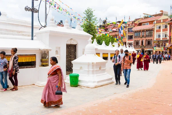 尼泊尔加德满都 2018年7月15日 Boudhanath 博达哈 教科文组织遗产遗址和全世界佛教徒朝圣和崇拜的重要场所 — 图库照片