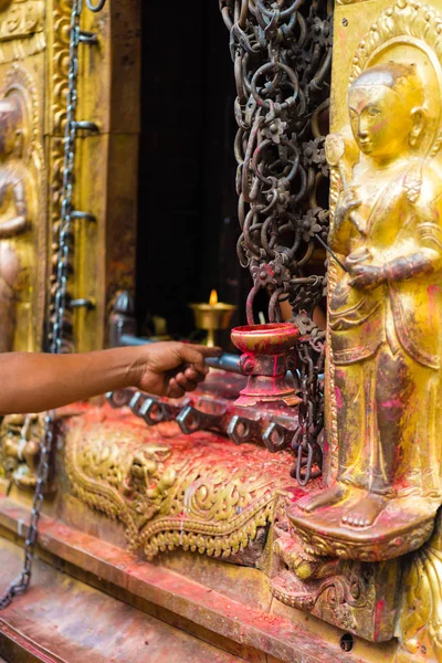 Kathmandu Nepál Července 2018 Návštěvníci Nutnosti Tradiční Svíčky Pro Nabídky — Stock fotografie