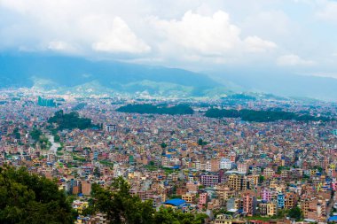 Kathmandu şehir Swayambhunath Stupa karmaşık üzerinden üzerinden Katmandu, Nepal - 15 Temmuz 2018: Görünüm, UNESCO miras ve önemli bir hac yeri ve Budistler için tüm dünyada ibadet.