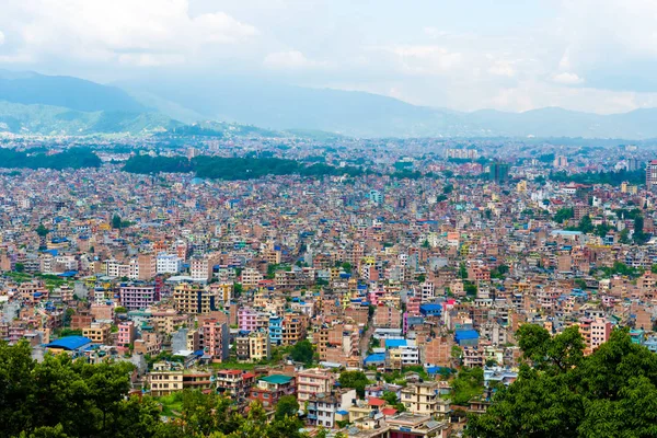 Kathmandu şehir Swayambhunath Stupa karmaşık üzerinden üzerinden Katmandu, Nepal - 15 Temmuz 2018: Görünüm, UNESCO miras ve önemli bir hac yeri ve Budistler için tüm dünyada ibadet.