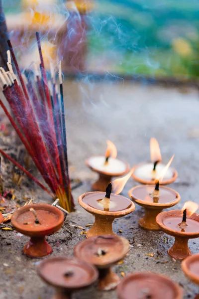 Lámparas Aceite Terracota Como Ofrendas Religiosas Templo Nepal Palos Incienso — Foto de Stock