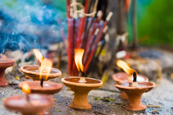 Lámparas Aceite Terracota Como Ofrendas Religiosas Templo Nepal Palos Incienso — Foto de Stock