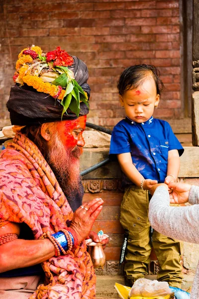 Pashupatinath Nepal Julio 2018 Santo Hombre Sadhu Con Cara Pintada — Foto de Stock
