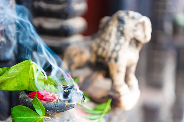 Quemar Varillas Incienso Como Ofrendas Religiosas Templo Nepal Con Fondo — Foto de Stock