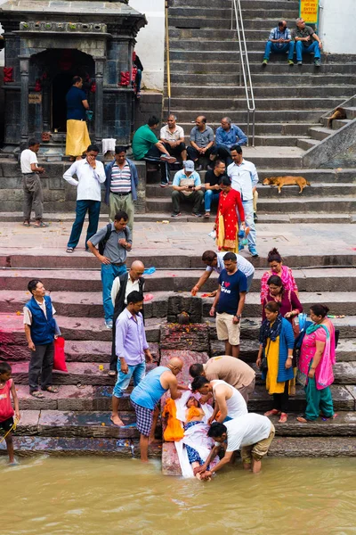 Pashupatinath Nepal Temmuz 2018 Ölü Yakma Töreni Pashupatinath Ünlü Kutsal — Stok fotoğraf