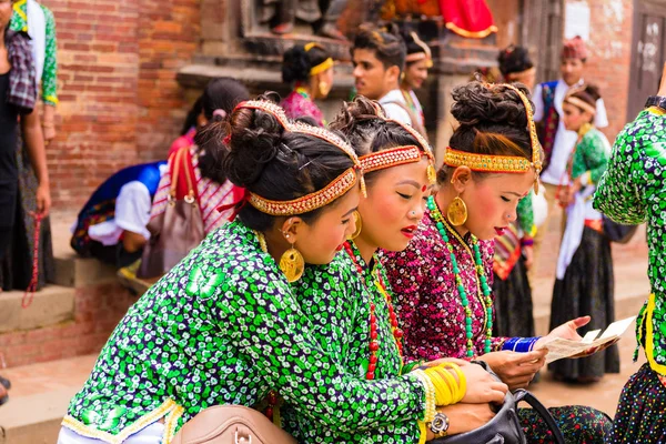 Patan Lalitpur Nepal Juli 2018 Groep Dansers Dragen Traditionele Kostuums — Stockfoto