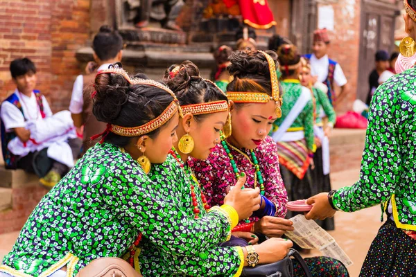 Patan Lalitpur Nepal Juli 2018 Groep Dansers Dragen Traditionele Kostuums — Stockfoto