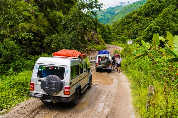 Annapurna Conservation Area Nepal Juli 2018 Road Fordon Med Turister — Stockfoto