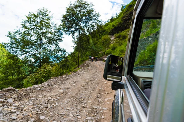 布尔纳保护区 尼泊尔 2018年7月18日 在布尔纳保护区内的公路车辆与游客 登山者和尼泊尔最大保护区的热点目的地 — 图库照片