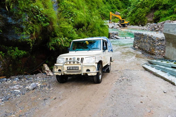 Annapurna Conservation Area Nepal Juli 2018 Road Fordon Med Turister — Stockfoto
