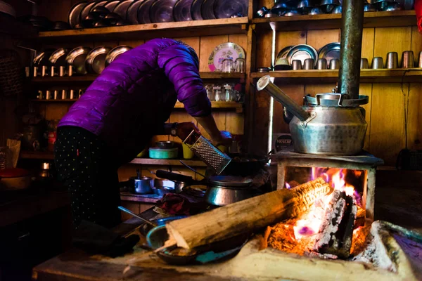 Naturschutzgebiet Annapurna Nepal Juli 2018 Essenszubereitung Lokaler Restaurant Lodge Annapurna — Stockfoto