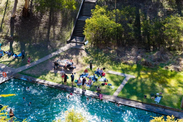 Yarrangobilly 洞窟の温泉プールは Yarrangobilly エリア コジオスコ国立公園 ニューサウス ウェールズ州 オーストラリアの天然温泉によって与えられるコジオスコ国立公園 ニューサウス ウェールズ州 — ストック写真