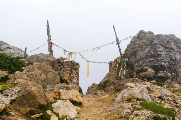 Natura Widok Buddyjskie Flagi Modlitewne Obszar Chroniony Annapurny Hotspot Przeznaczenia — Zdjęcie stockowe