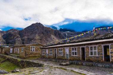 Annapurna koruma alanı, Nepal - 28 Temmuz 2018: Geleneksel mimari, Thorang-la pass basecamp, Annapurna koruma alanı, en büyük koruma alanı Nepal