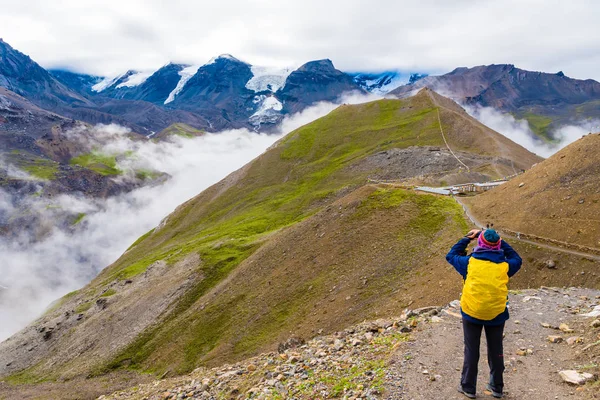 Annapurna koruma alanı, Nepal - 28 Temmuz 2018: turizm, Thorang-la pass basecamp, Annapurna koruma alanı, Trek fotoğraf çekmek en büyük Nepal koruma alanı