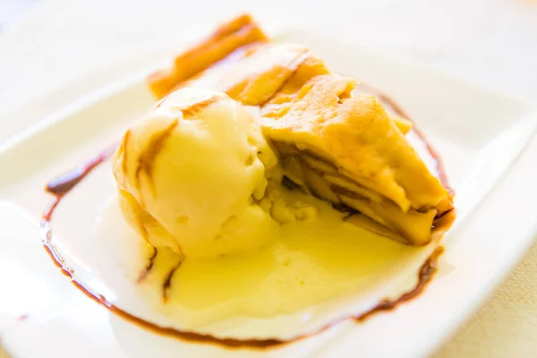 Piece Apple Pie Ice Cream Next Plate Sweet Dessert Concept — Stock Photo, Image