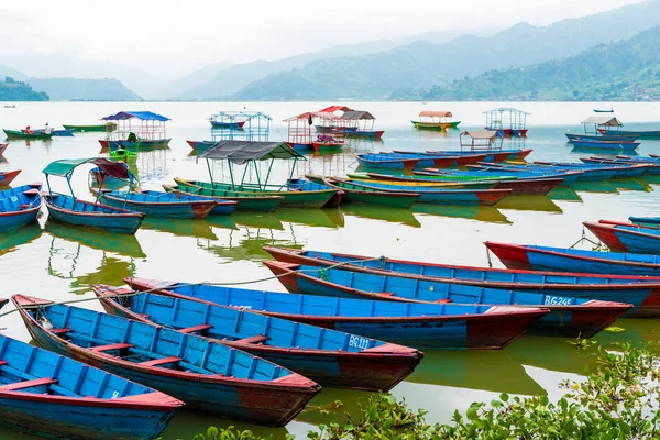 Pokhara Nepal July 2018 Colourful Boats Phewa Lake Pokhara Most — Stock Photo, Image