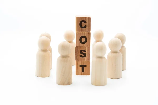 Holzfiguren Als Geschäftsteam Kreis Wortkosten Isoliert Auf Weißem Hintergrund Minimalistisches — Stockfoto