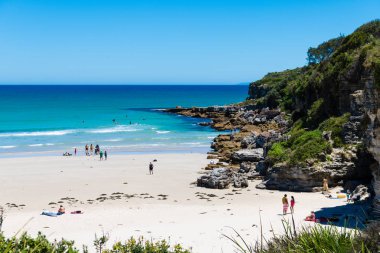 Mağara Beach, Nsw, Avustralya-Aralık 24, 2018: mağara Beach Jervis Bay, sörf ve güneş ışığı, Booderee Milli Parkı, Nsw, Avustralya zevk için bir sessiz kaçış konum güneşli havanın tadını insanlar