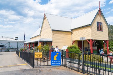 Bega, Nsw, Avustralya-Aralık 27, 2018: Bega, Nsw, Avustralya, süt hayvancılığı ve peynir yapımı için bilinen tarihi şehir içinde Bega peynir Mirası Merkezi salonu ve bilgi merkezi