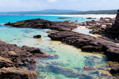 Heycock nokta, Nsw, Avustralya-Jan 1, 2019: beach ve Heycock noktada, Ben Boyd Milli Parkı, Avustralya kayalık sahil şeridi, güneşli havanın tadını insanlar