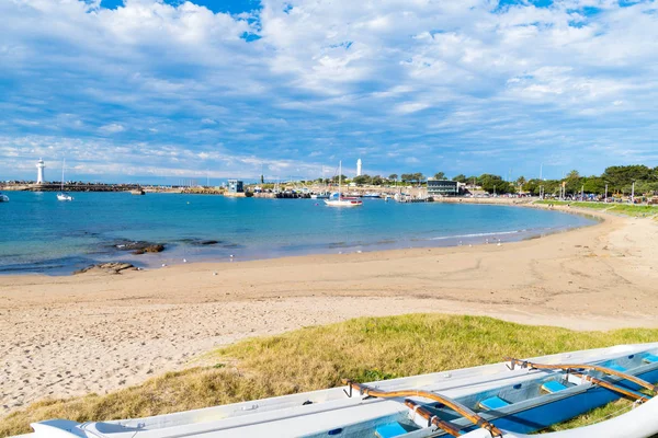 Vista sobre Brighton Beach en Wollongong, la tercera ciudad más grande de NSW, conocida por el paracaidismo, galerías de arte, museos, playas vírgenes y senderos para caminar — Foto de Stock