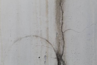 Kirli beyaz duvar detayları yosunlu ve küflü