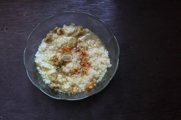 Mingau Frango Uma Comida Típica Indonésia Com Uma Polvilhada Vegetais — Fotografia de Stock