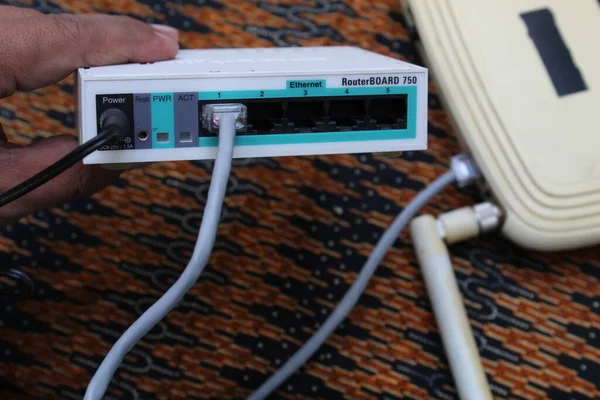 Close Lan Netwerk Aangesloten Ethernet Rj45 Poort Naar Draadloze Modem Stockfoto