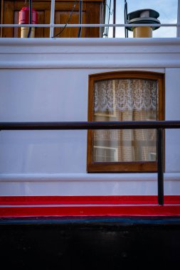 Leiden, 27 Temmuz 2018 Hollanda, Leiden yelken, geleneksel Hollanda tekne ve yelken donanımları, yemek ve film festivali Sergisi çekti büyük ziyaretçi sayısı