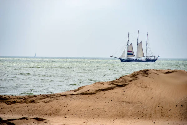 Merker Wadden, 17.06.2018: Hollanda, güzel Yelkenli tekne Merker Wadden, Hollanda sahil şeridi seyir görüntüsünü 