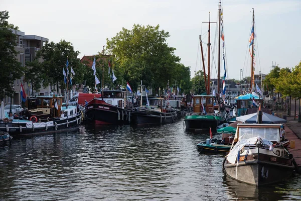 Leiden Července 2018 Nizozemsko Leiden Plout Výstava Tradiční Holandské Lodě — Stock fotografie