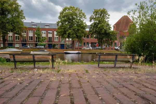 Reflejo Del Cielo Casas Típicas Holandesas Agua Del Canal — Foto de Stock